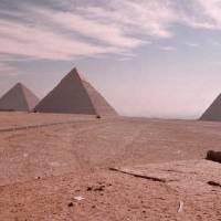 pyramids_on_giza_plateau.jpg